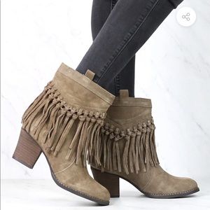 NWT Sbicca Suede Fringe Bootie in Style Sound, Color Khaki, Size 8.5